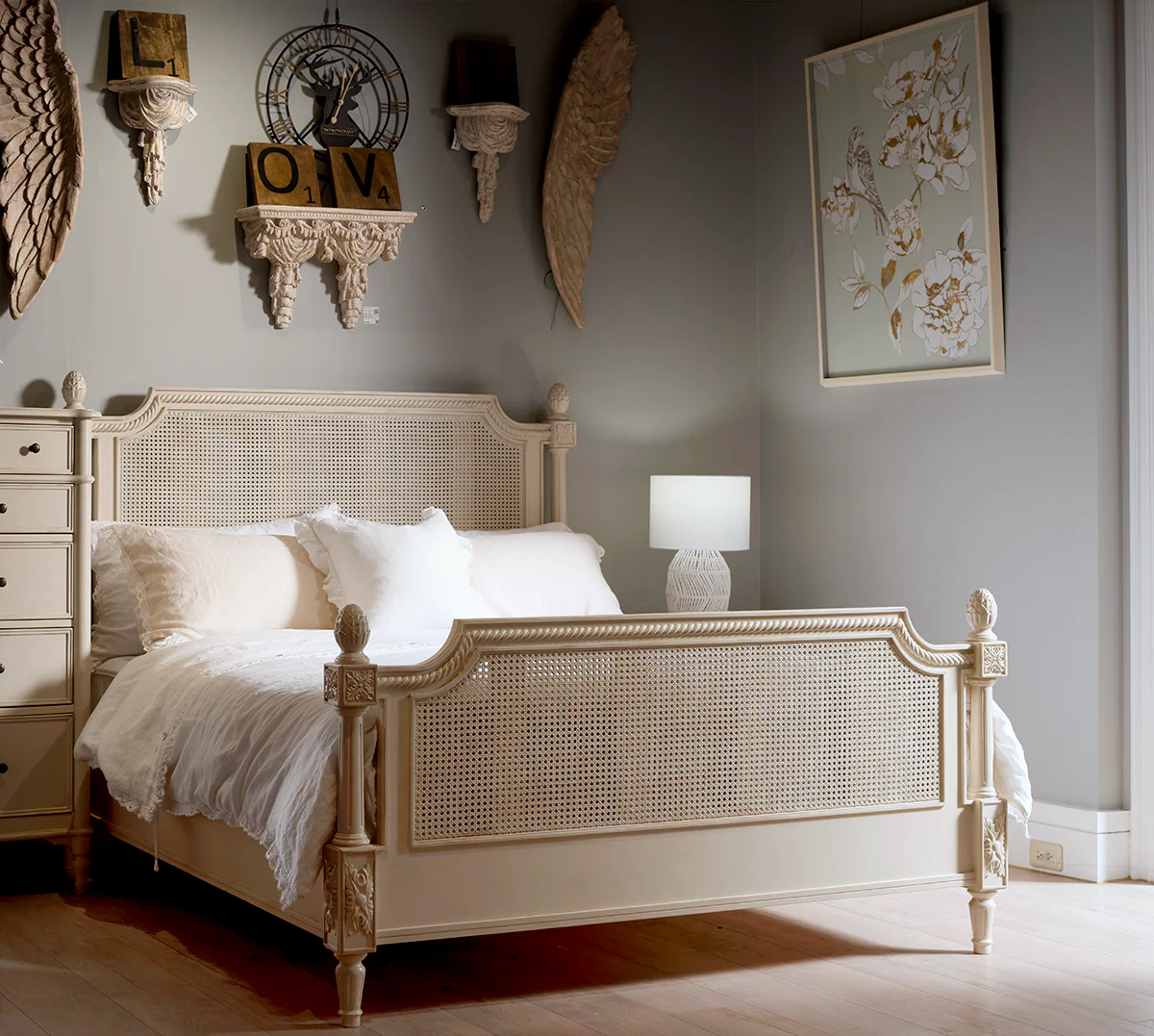 FL-FLG-045L QUEENS 床組 6x6.2 皇后藤背雕花床