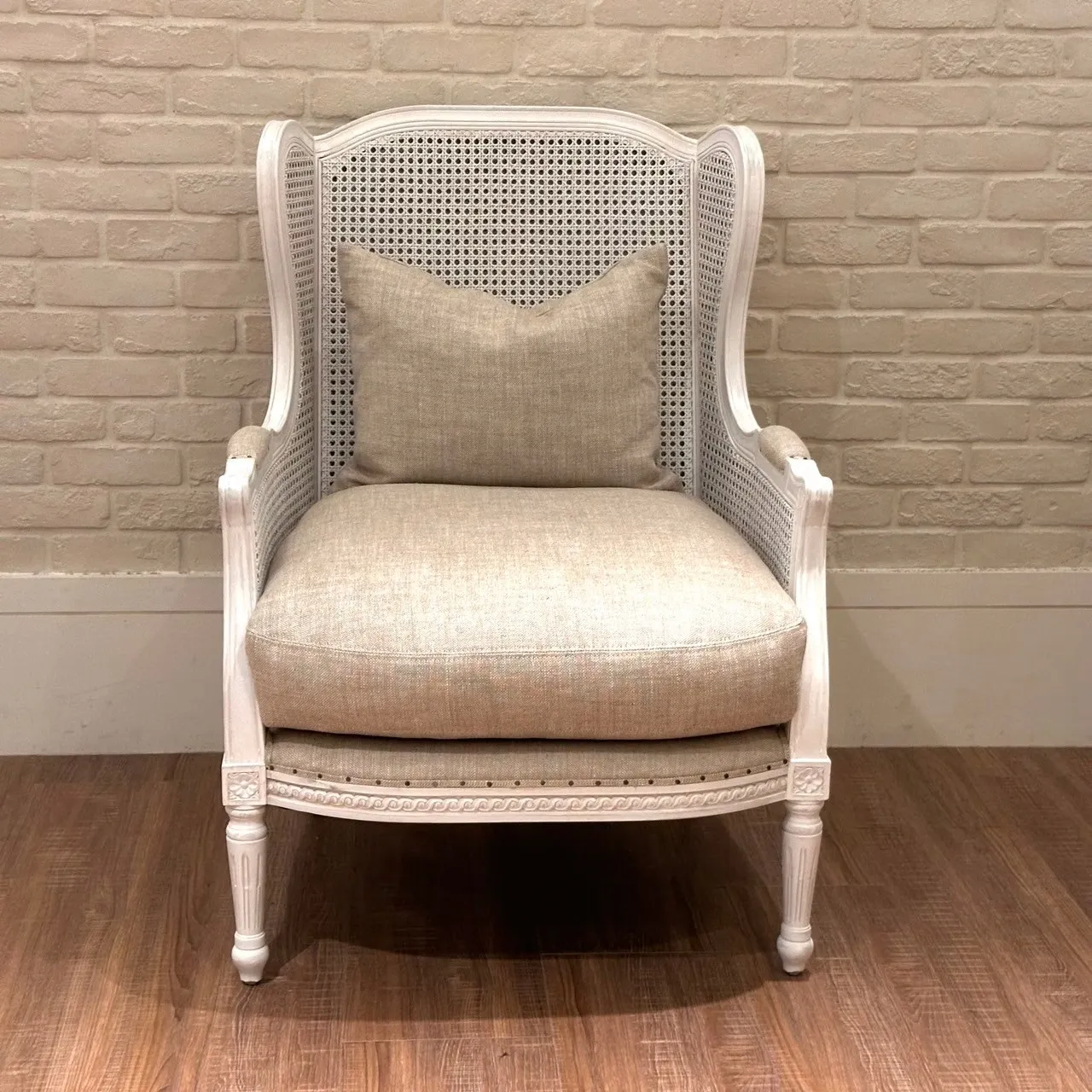 FL-LC-10018WH0_W1siZiIsIjE5NDM4L3Byb2R1Y3RzLzM0MzUxNTQ0LzE3MTI2MzE0NDBfOTEzMTIzNDA0ZmQzYmE5NzRhMDcuanBlZyJdLFsicCIsInRodW1iIiwiMjA0OHgyMDQ4Il1d WALLACE 單人藤椅/亞麻色 D0605