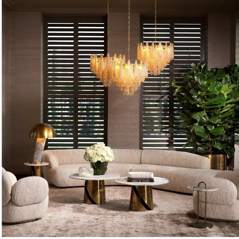 Eichholtz MADRONE 旋轉單椅搭配 Contemporary Luxury 客廳空間。