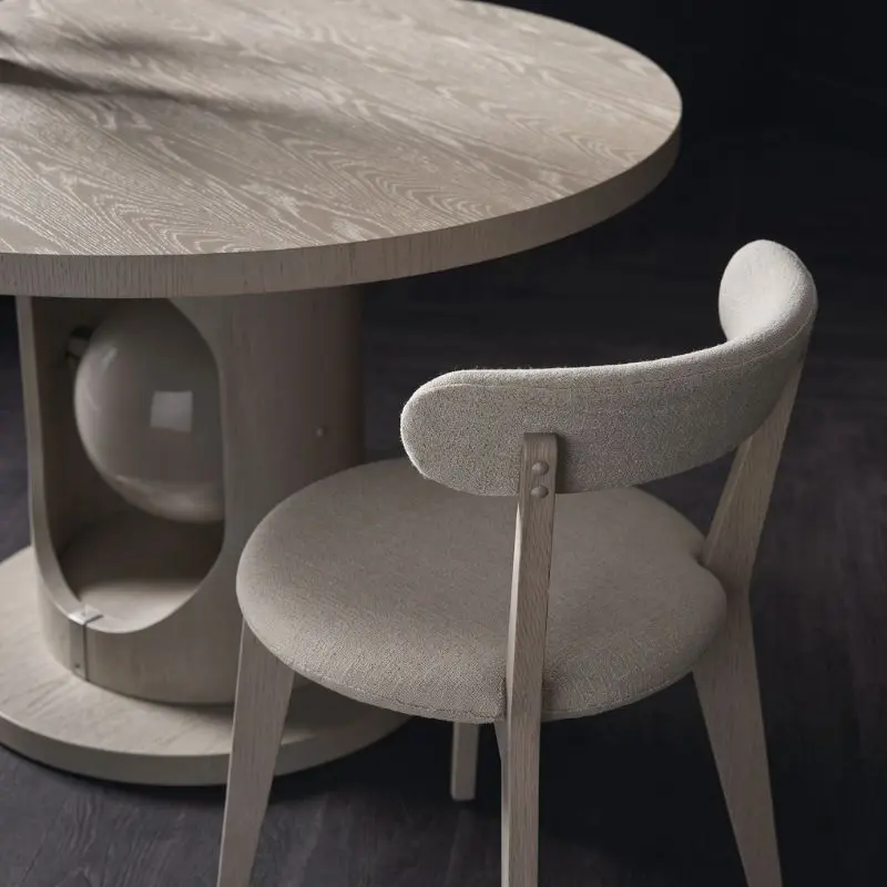KELLY HOPPEN Bliss 餐椅搭配圓形木質餐桌 KELLY HOPPEN Bliss 餐椅搭配圓形木質餐桌
